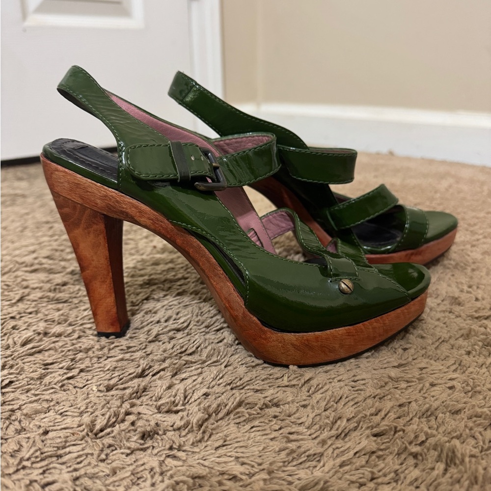 2/30$ Derek Lam Green and Brown Wood Sandals